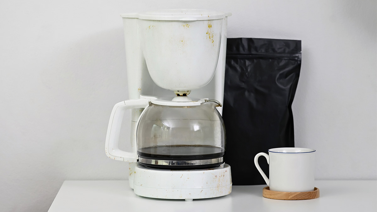 how-to-dispose-of-an-old-coffee-maker-top-image.jpg