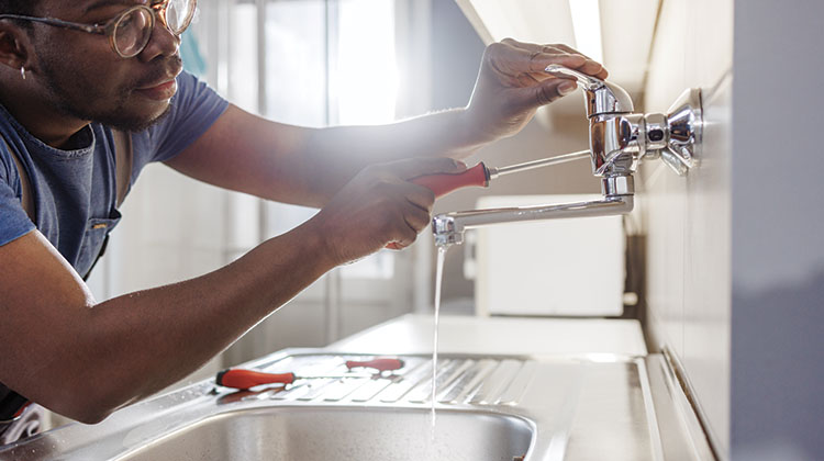 removing-kitchen-sink-faucet (